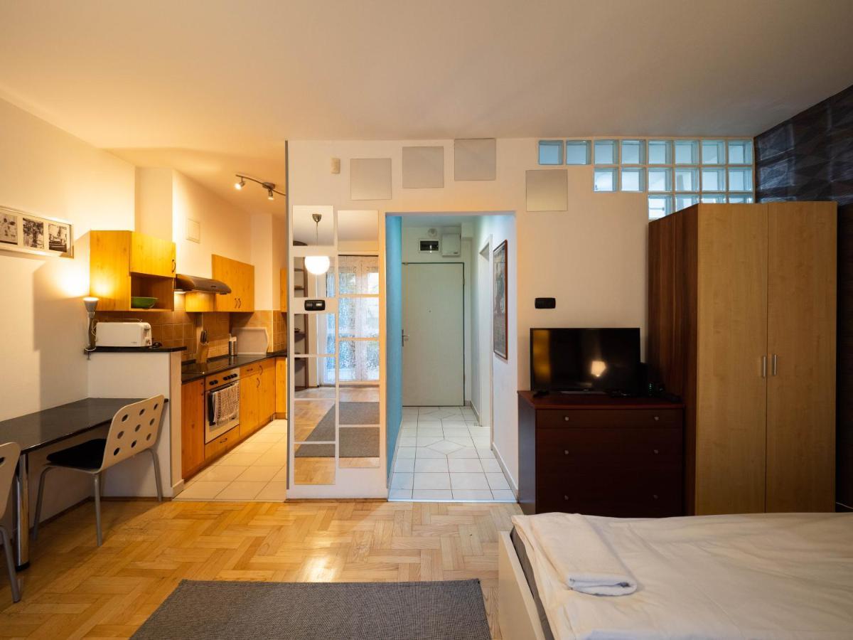 Super Cute Studio With Terrace Next To Gozsdu Passage Budapest Eksteriør billede